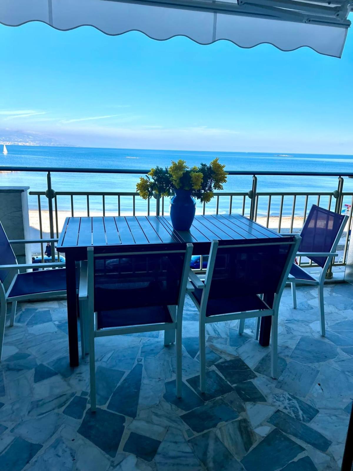 Seafront One Bedroom Apartment With A Terrasse Swimming Pool And A Parking Antibes Extérieur photo